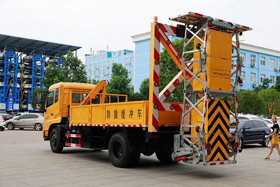 東風天錦防撞緩沖車